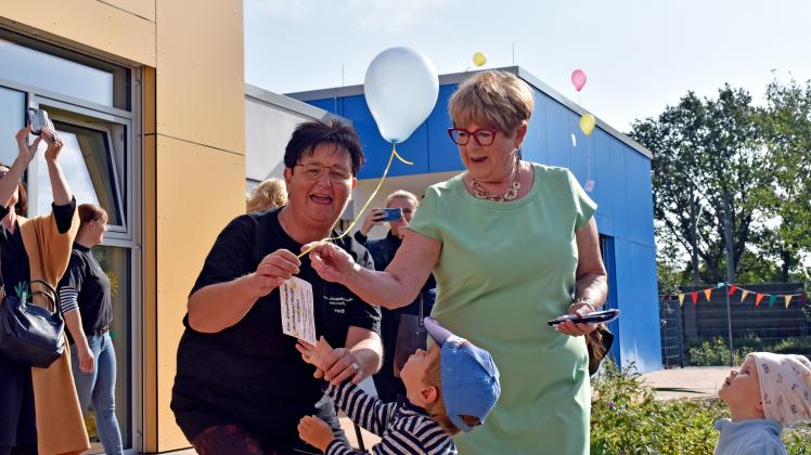 Holthusener und Gäste feiern die neue Kita „Gänseblümchen“ | SVZ
