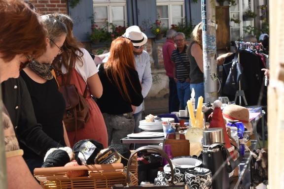 In Schwerin findet ein Flohmarkt statt In Schwerin findet ein Flohmarkt statt