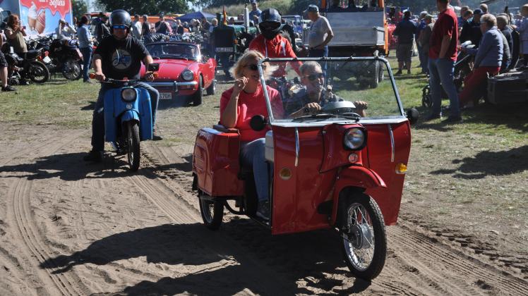 Zum zehnjährigen Jubiläum des Oldtimertreffens in Groß Laasch kamen so viele Fahrzeuge wie noch nie zuvor.