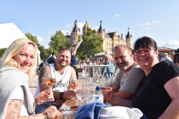So war das Winzerfest auf dem Alten Garten in Schwerin 2023 So war das Winzerfest auf dem Alten Garten in Schwerin 2023