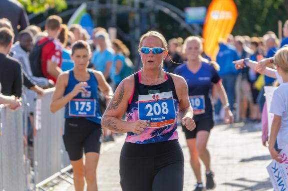 Zum fünften Mal findet der Flensburg Liebt Dich Marathon in Flensburg statt. Trubel an der Hafenspitze. - 03.09..2023 - Foto Marcus Dewanger Zum fünften Mal findet der Flensburg Liebt Dich Marathon in Flensburg statt. Trubel an der Hafenspitze. - 03.09..2023 - Foto Marcus Dewanger