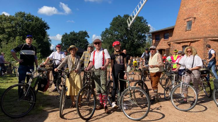 Nach einer Stärkung an der Mühle in Kummer setzten die Teilnehmer der 4. „VeloLust“ ihre Fahrradtour durch die Region fort.
