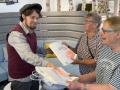 Verteilung der Lerntüten für die digitalen Lern-Tandems 