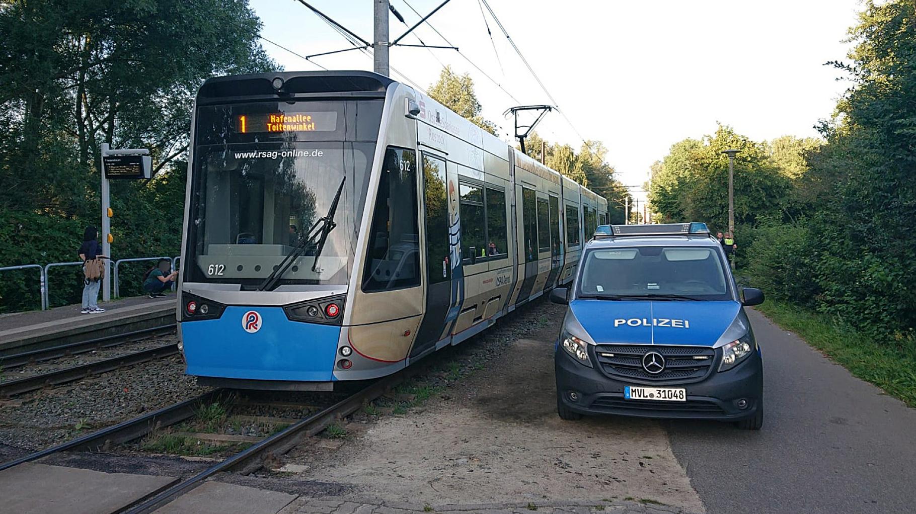 Straßenbahnverkehr im Rostocker Nordosten nach Unfall eingestellt