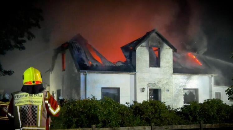 Mehrfamilienhaus in Oster-Ohrstedt durch Feuer zerstört