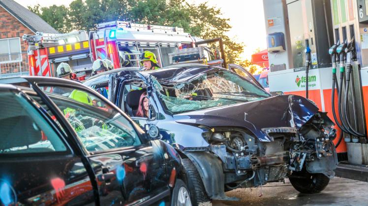 Unfall an Tankstelle: Grobung sorgt fr Aufsehen in Tarp