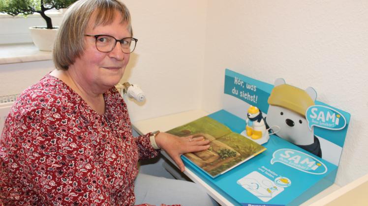 Neues Angebot in der Bücherei Vörden: Die Sami-Lesebären kann Büchereileiterin Linda Kreienheder an einem gesonderten Tisch präsentieren.