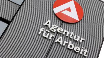 Gebaeude (Gebäude) mit Logo und Schriftzug der Agentur fuer (für) Arbeit Agentur fuer (für) Arbeit am 02.09.2023 in Sieg