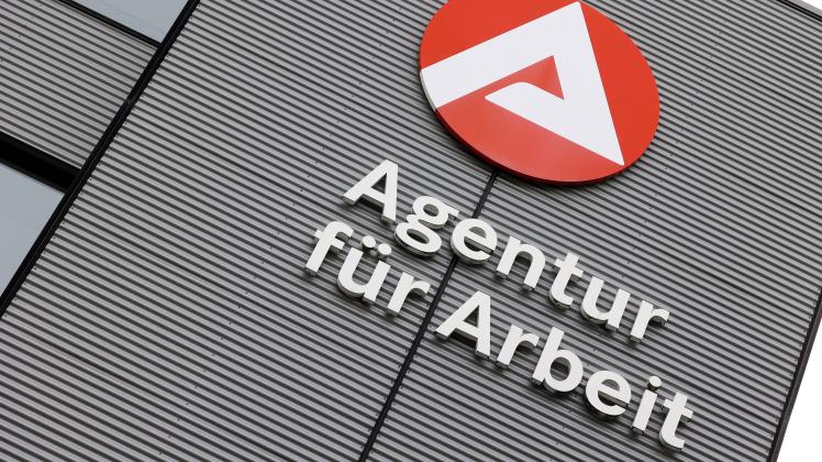 Gebaeude (Gebäude) mit Logo und Schriftzug der Agentur fuer (für) Arbeit Agentur fuer (für) Arbeit am 02.09.2023 in Sieg