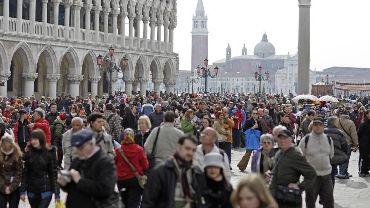 Markusplatz mit Dogenpalast in Venedig Italien Piazza San Marco with Doge s Palace in Venice I