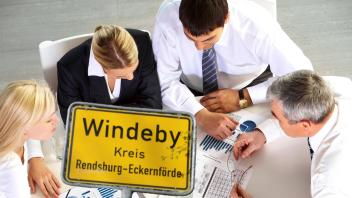 Die Gemeinde Windeby will die Energiewende in ihrer Kommune vorantreiben. Dafür will sie die Bürger einbeziehen.