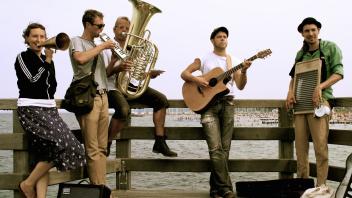 Auf den Weg nach Rehna begibt sich am Sonnabend auch Mary Jane & The Sweet Baltic Jazz Orchestra.