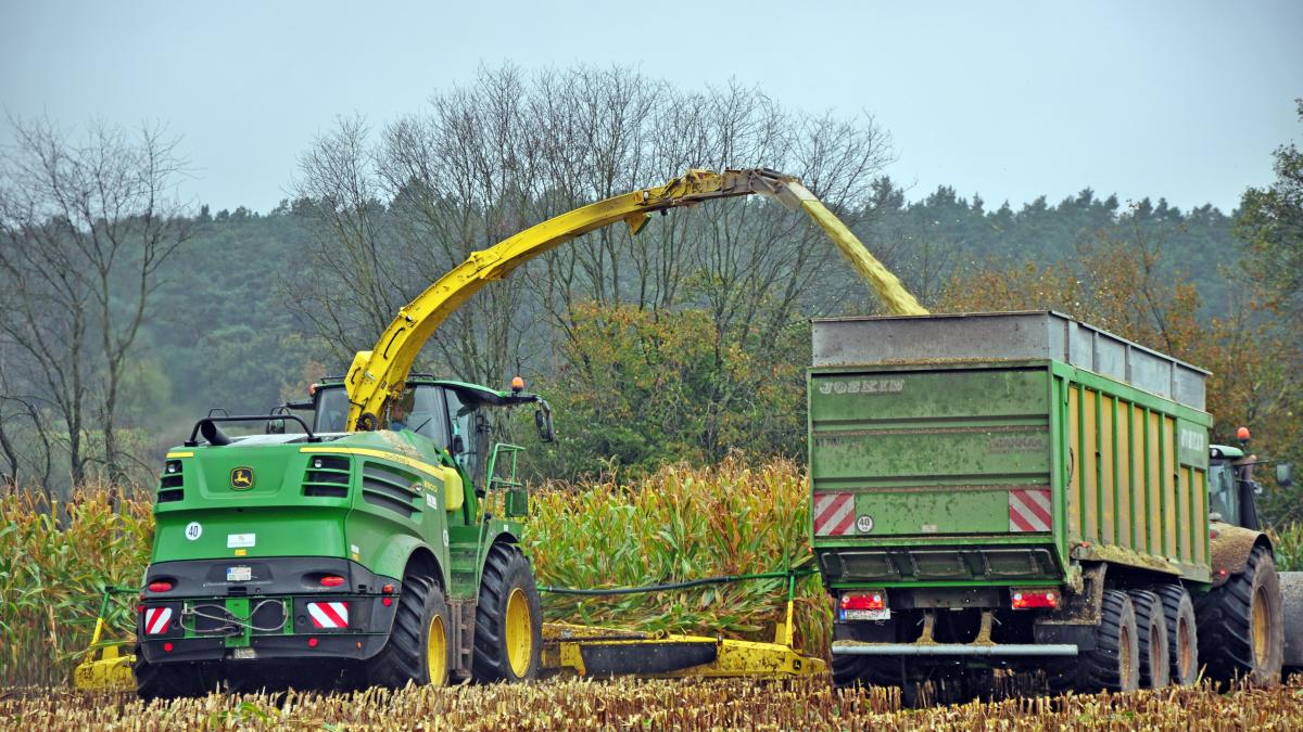Traktor und Co. Was Autofahrer und Landwirte beachten müssen.