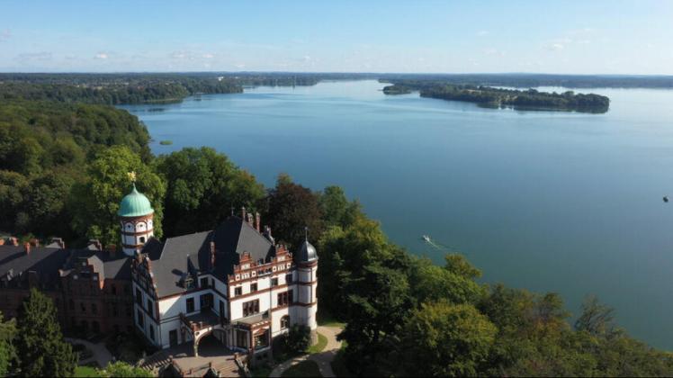 Schloss Willigrad von oben bei der Radtour um den Schweriner Außensee