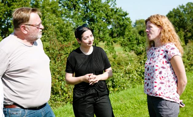 Die Bundestagsabgeordnete der SPD Reem Alabali-Radovan (m.) schaute sich gemeinsam mit Bürgermeister Reinhold Suhrau (l.) und Mandy Botzler die Festung Dömitz an. Die Bundestagsabgeordnete der SPD Reem Alabali-Radovan (m.) schaute sich gemeinsam mit Bürgermeister Reinhold Suhrau (l.) und Mandy Botzler die Festung Dömitz an.