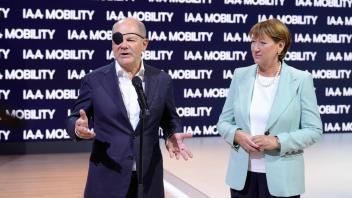 Politische Eroeffnung und Messrundgang der IAA Mobility 2023 durch den Bundeskanzler in Muenchen Bundeskanzler Olaf Scho