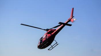 Der rote Hubschrauber war die Tage oft über Plate zu sehen.
