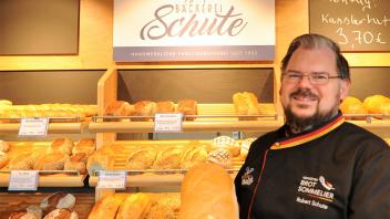 Robert Schute ist Brotsommelier und Wirtschaftsingenieur. Aktuell kümmert er sich vorrangig um die neue Filiale in Lorup.