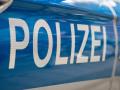 Polizei Symbolbild Koeln, 10.01.2021: Schriftzug Polizei in Nahaufnahme am Polizeiwagen als Symbolbild. Koeln Nordrhein-