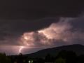 Gewitter in Hessen Blitze eines Gewitters sind am späten Abend am Himmel zu sehen., Bad Homburg Hessen Deutschland *** T