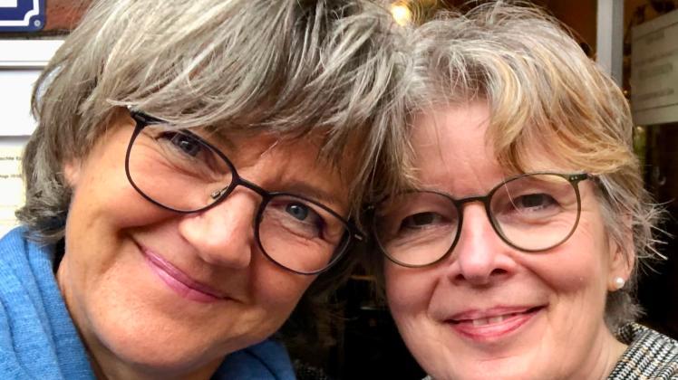 Catrin Fritsche-Cardell (v.l.) und Gaby Becker-Jensen haben einen gemeinsamen Podcast – auf Platt.