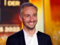 Moderator Jan Böhmermann, Preisträger in der Kategorie Bestes Buch Unterhaltung, bei der Verleihung des Deutschen Fernse