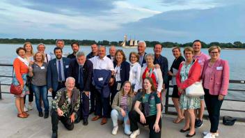 Gelebte Städtepartnerschaft: Delegierte aus Caudry zu Besuch beim jüngsten Hafenfest in Wedel. 