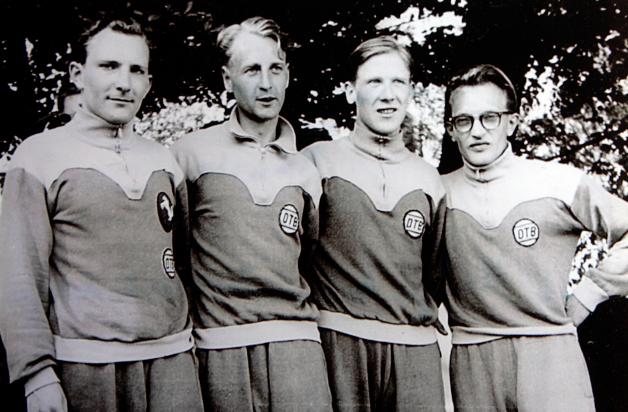 Mit der 4x-100-Meter-Staffel des OTB war Günter Kochbeck (Zweiter von rechts) in der Nachkriegszeit auf Landesebene ein erfolgreicher Athleten. Seine Sportkollegen Walter Hunger, Heinz Hilmer und Heinz Meyer (von links) wurden zu Freunden für das ganze Leben. 
