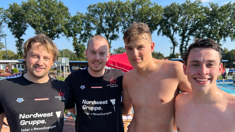 Klaus Hüsing Zwei Kreisrekorde stellten Hermann Schmees, Dr. Jan Fährmann, Henrik Schrandt und Hendrik Schmitz über 4 x 50 m Freistil und Lagen bei den Kreismeisterschaften Sprint im Freibad Haselünne auf.