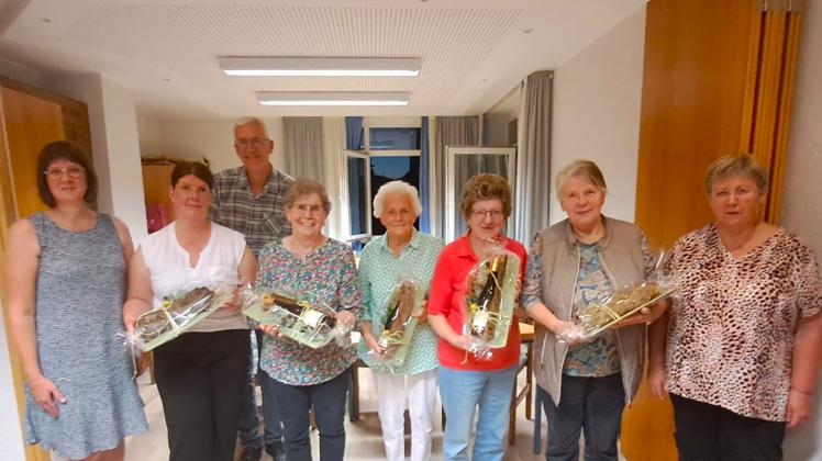 Sandra Behre, Anni Küthe, Hildegard Wolke, Gisela Wegener und Margreth Dierker wurden von Beatrix Kreye, Olaf van der Zwaan und Maria Gärke verabschiedet.
