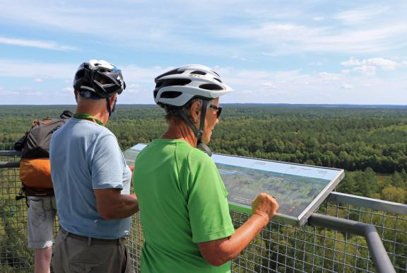 Der Käflingsbergturm mit famosem Ausblick. Der Käflingsbergturm mit famosem Ausblick.