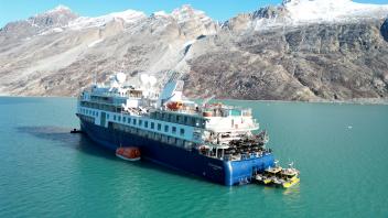 Kreuzfahrtschiff vor Grönland auf Grund gelaufen