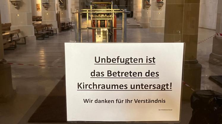 Die Kirche St. Benedikt in Lengerich ist für Besucher weiter gesperrt. Anfang Juli hatte sich dort Mörtel aus dem Gewölbe gelöst. Erste Reperaturarbeiten sind inzwischen aber durchgeführt worden.