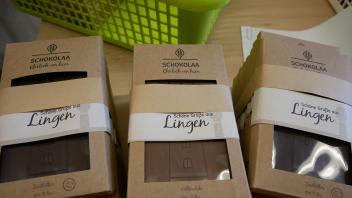 Schokolade mit Lokalkolorit: Unter anderem der Lingener Wasserturm ist auf den Tafeln von Schokolaa zu finden.