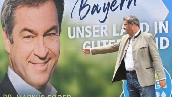 Markus SOEDER (Ministerpraesident Bayern und CSU Vorsitzender) vor dem Wahlplakat. Plakatvorstellung der CSU zur Landtag