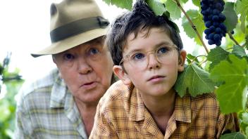 Albert Finney & Freddie Highmore Characters: Uncle Henry Skinner & Young Max Skinner Film: A Good Year (USA/UK 2006) Dir