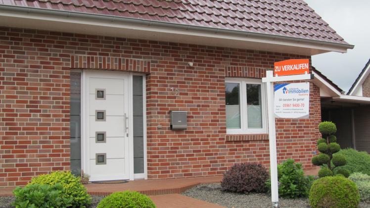 Ein zum Verkauf stehendes Haus an der Straße Osteresch in Lähden. Der Kauf einer solchen Bestandsimmobilie wird künftig gefördert mit 2000 Euro je Kind.