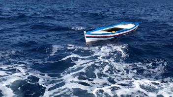 Pulz-Debler leeres Boot im Mittelmeer