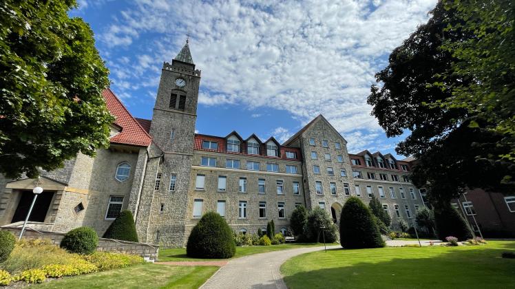 Das Gymnasium Leoninum in Handrup im Jahr 2023 - es besteht seit 100 Jahren.