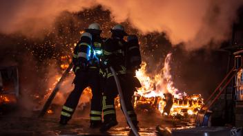 Brand in Gerätehaus richtet großen Schaden an