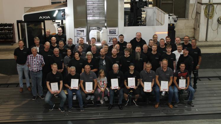 Das Team von Tamke Technics GmbH feiert das Jubiläum.