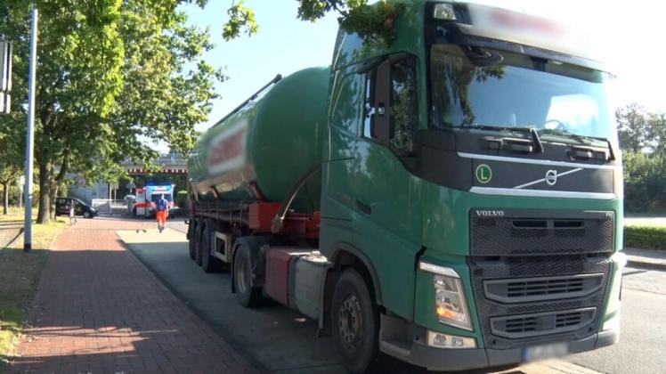 Fahrradfahrerin stößt in Quakenbrück mit Silo-Lkw zusammen