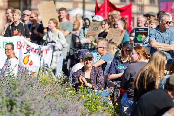 Fridays for Future ruft am 15. September zu einem weltweiten Klimastreik auf. Auch in Osnabrück gehen die Menschen gemeinsam auf Straße, um für Maßnahmen gegen den Klimawandel zu kämpfen. Foto: Michael Gründel Fridays for Future ruft am 15. September zu einem weltweiten Klimastreik auf. Auch in Osnabrück gehen die Menschen gemeinsam auf Straße, um für Maßnahmen gegen den Klimawandel zu kämpfen. Foto: Michael Gründel
