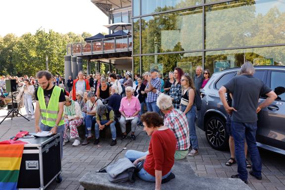 Fridays for Future ruft am 15. September zu einem weltweiten Klimastreik auf. Auch in Osnabrück gehen die Menschen gemeinsam auf Straße, um für Maßnahmen gegen den Klimawandel zu kämpfen. Foto: Michael Gründel Fridays for Future ruft am 15. September zu einem weltweiten Klimastreik auf. Auch in Osnabrück gehen die Menschen gemeinsam auf Straße, um für Maßnahmen gegen den Klimawandel zu kämpfen. Foto: Michael Gründel