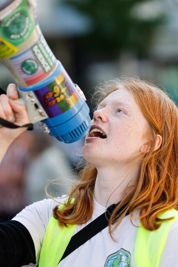 Fridays for Future ruft am 15. September zu einem weltweiten Klimastreik auf. Auch in Osnabrück gehen die Menschen gemeinsam auf Straße, um für Maßnahmen gegen den Klimawandel zu kämpfen. Foto: Michael Gründel Fridays for Future ruft am 15. September zu einem weltweiten Klimastreik auf. Auch in Osnabrück gehen die Menschen gemeinsam auf Straße, um für Maßnahmen gegen den Klimawandel zu kämpfen. Foto: Michael Gründel