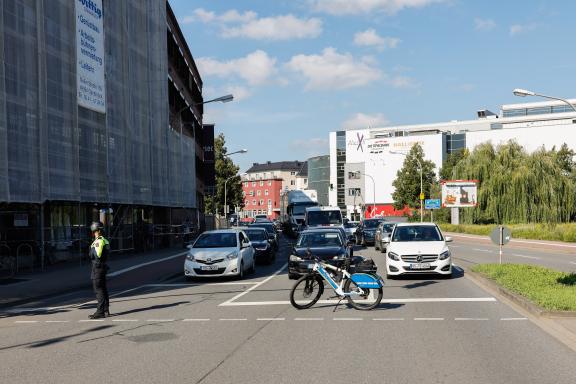 Fridays for Future ruft am 15. September zu einem weltweiten Klimastreik auf. Auch in Osnabrück gehen die Menschen gemeinsam auf Straße, um für Maßnahmen gegen den Klimawandel zu kämpfen. Foto: Michael Gründel Fridays for Future ruft am 15. September zu einem weltweiten Klimastreik auf. Auch in Osnabrück gehen die Menschen gemeinsam auf Straße, um für Maßnahmen gegen den Klimawandel zu kämpfen. Foto: Michael Gründel