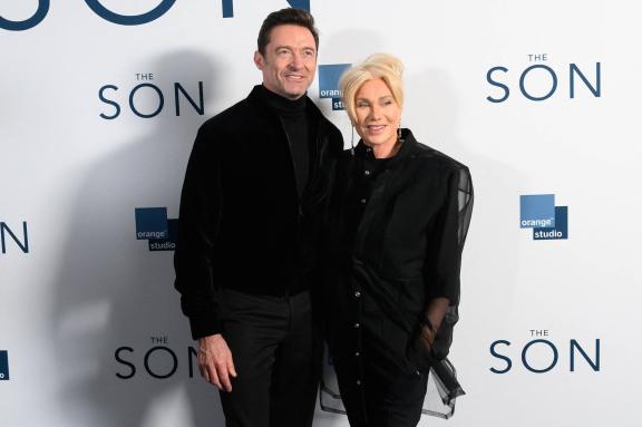 Sie galten über Jahrzehnte als „Hollywoods Traumpaar“: „Wolverine“-Schauspieler Hugh Jackman (54) und seine Frau Deborra-Lee Furness (67) gehen nach 27 Ehejahren getrennte Wege. Es sei an der Zeit, sich individuell weiterzuentwickeln, teilen sie mit. Das Paar hat zwei Kinder im Alter von 23 und 18 Jahren. The Son Premiere - Paris Actor Hugh Jackman and dis wife Deborra-Lee Furness attend the premiere of The Son at UGC Norma