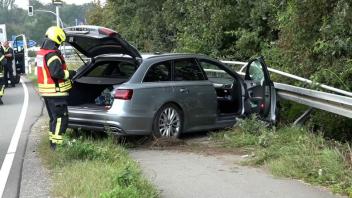 Auto kracht in Hasbergen in Leitplanke - Fahrer schwer verletzt