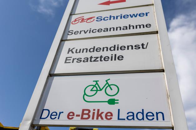 Das Bissendorfer „Fahrzeug-Center Schriewer“ gehört nicht zu Rad-Sport Schriewer. Das Bissendorfer „Fahrzeug-Center Schriewer“ gehört nicht zu Rad-Sport Schriewer.