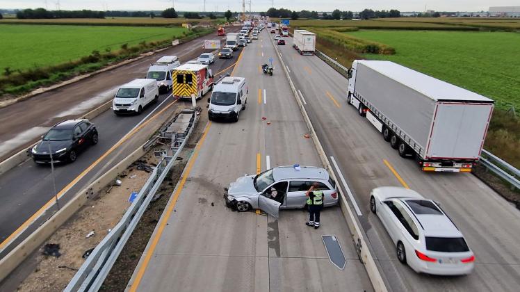 Im Baustellenbereich auf der A1 zwischen Bramsche und Neuenkirchen-Vörden kam es zu einem Verkehrsunfall.